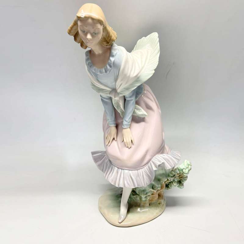 Lladro Girl In The Wind Looking Down