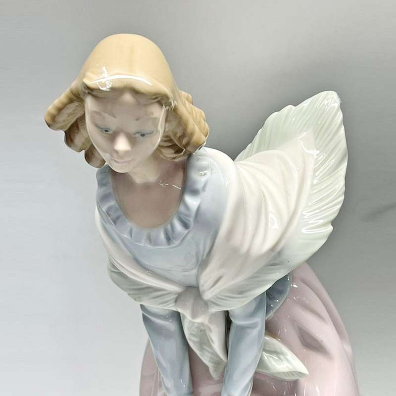 Lladro Girl In The Wind Looking Down