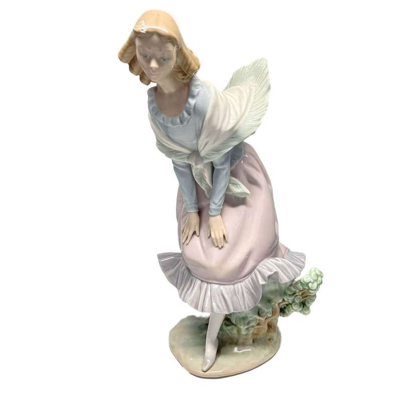 Lladro Girl In The Wind Looking Down