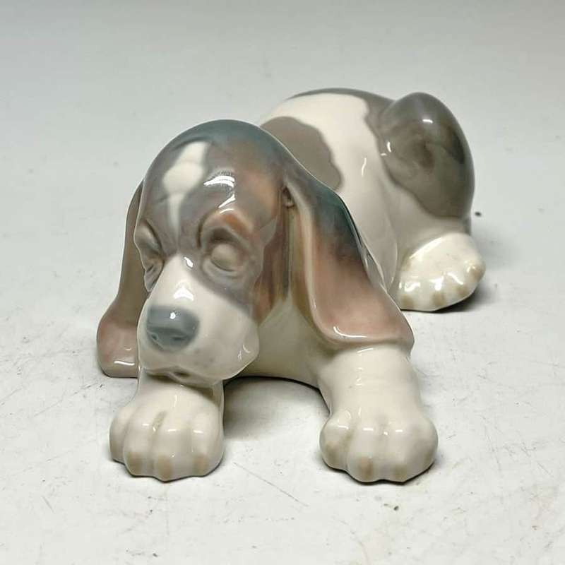 Lladro Figurine Sleepy Pup Beagle