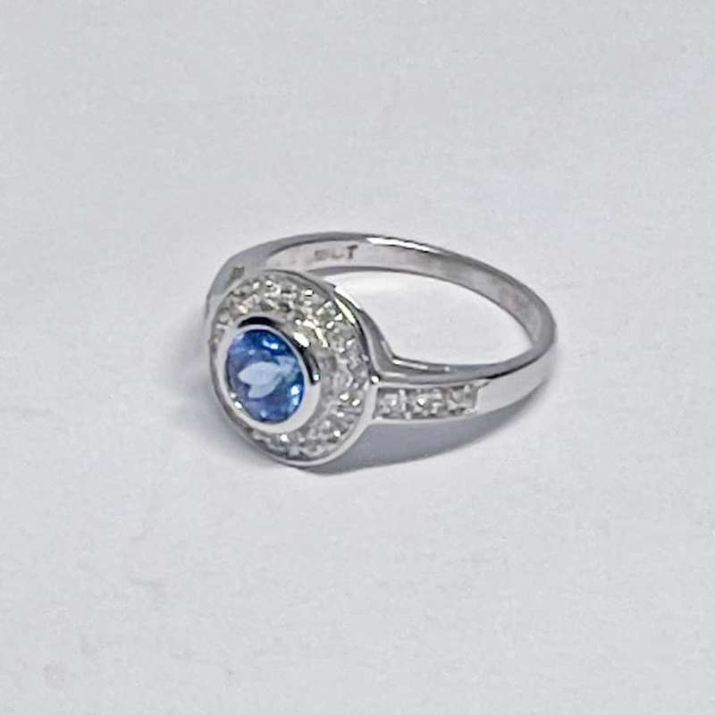 18ct White Gold Tanzanite  Ring