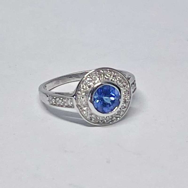 18ct White Gold Tanzanite  Ring