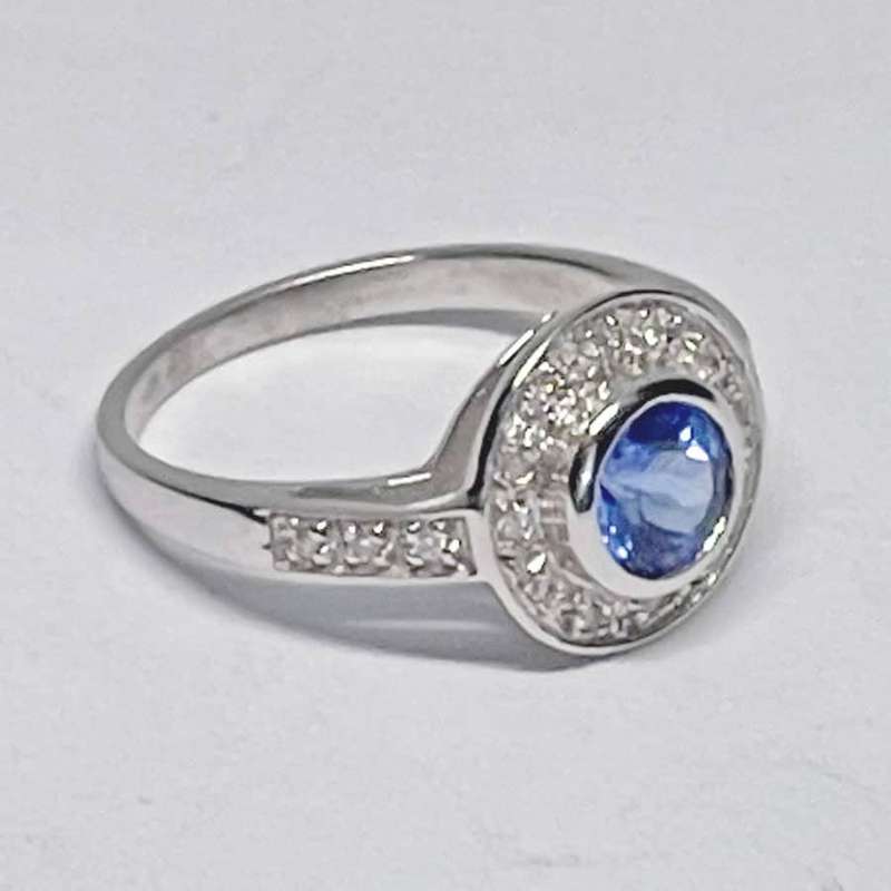 18ct White Gold Tanzanite  Ring