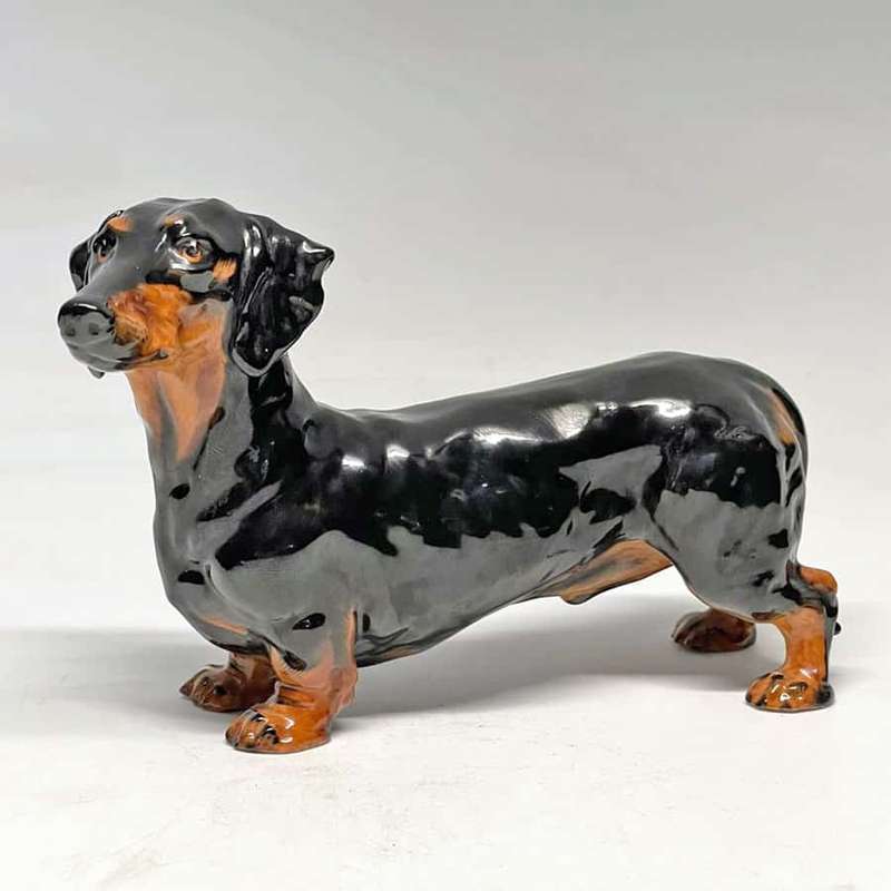 Royal Doulton Dachshund CH Shrewd Saint HN1128