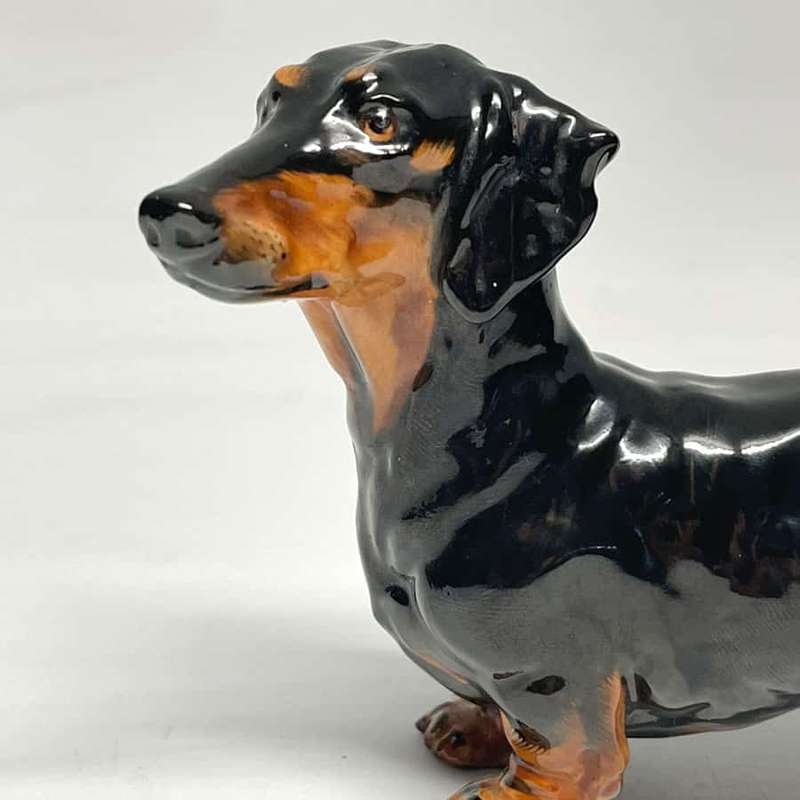 Royal Doulton Dachshund CH Shrewd Saint HN1128