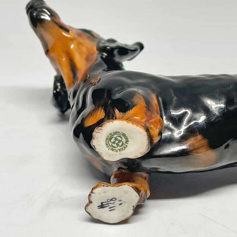 Royal Doulton Dachshund CH Shrewd Saint HN1128