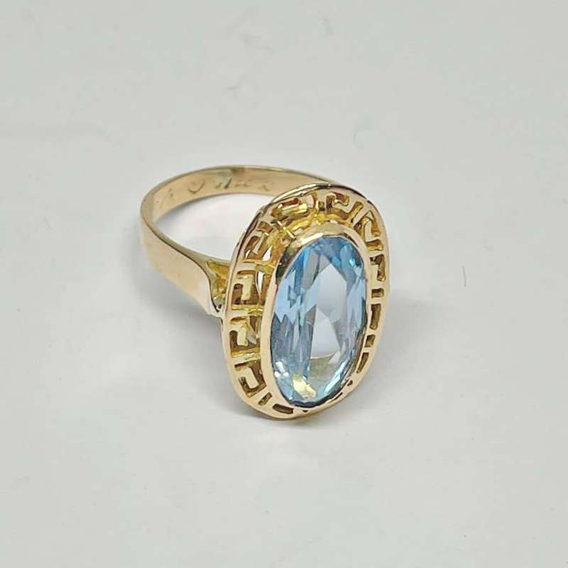 18ct Gold Spinel Ring