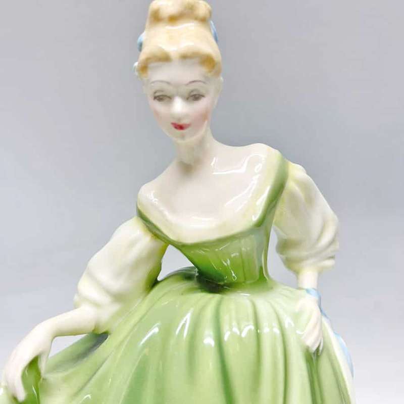 Royal Doulton Figurine Fair Lady Green Dress HN2193
