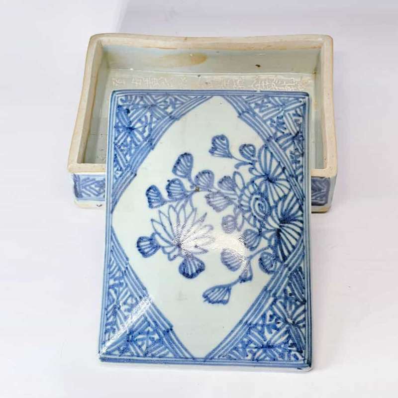 Chinese Offering  Box Floral Blue and White Qing Jianqing