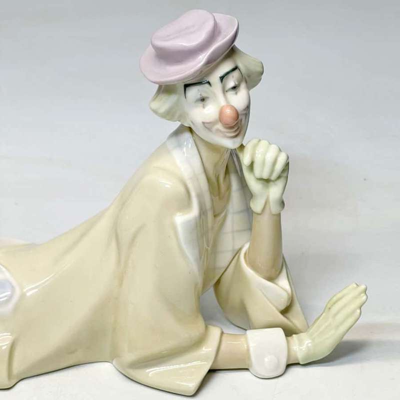 Lladro  Lying Down Clown With Beach Ball 4618