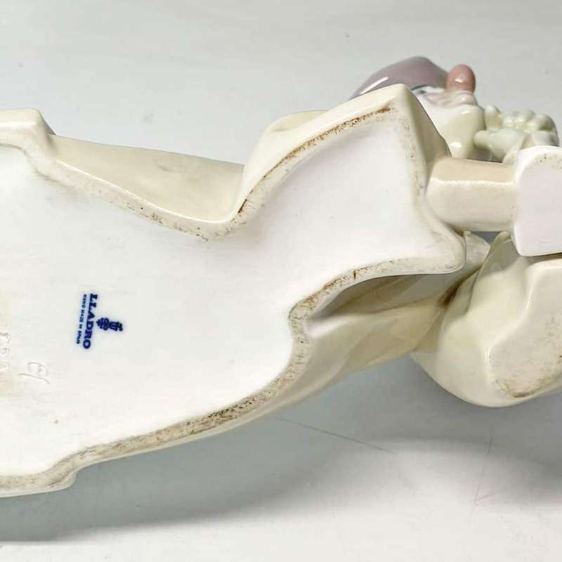 Lladro  Lying Down Clown With Beach Ball 4618