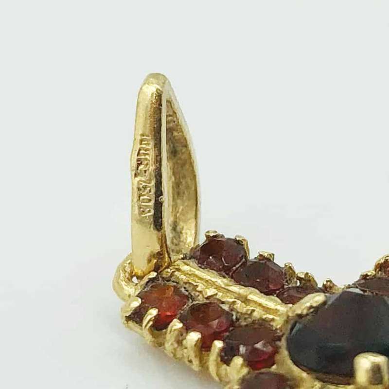 18ct Gold Garnet Crucifix Pendant