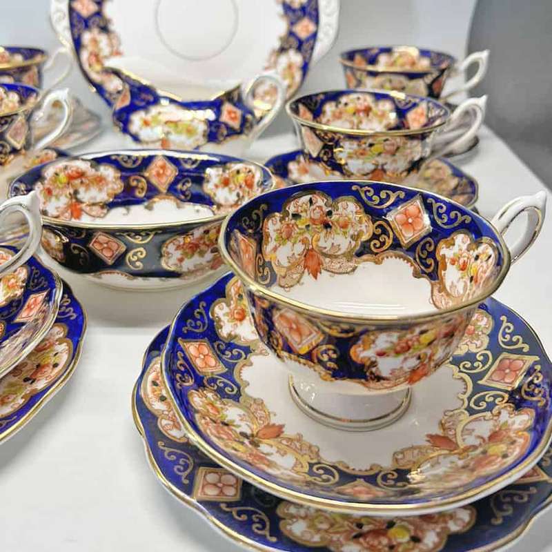 Royal Albert Heirloom Pattern 21 Piece Tea Set