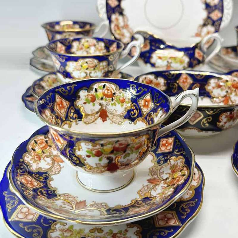 Royal Albert Heirloom Pattern 21 Piece Tea Set