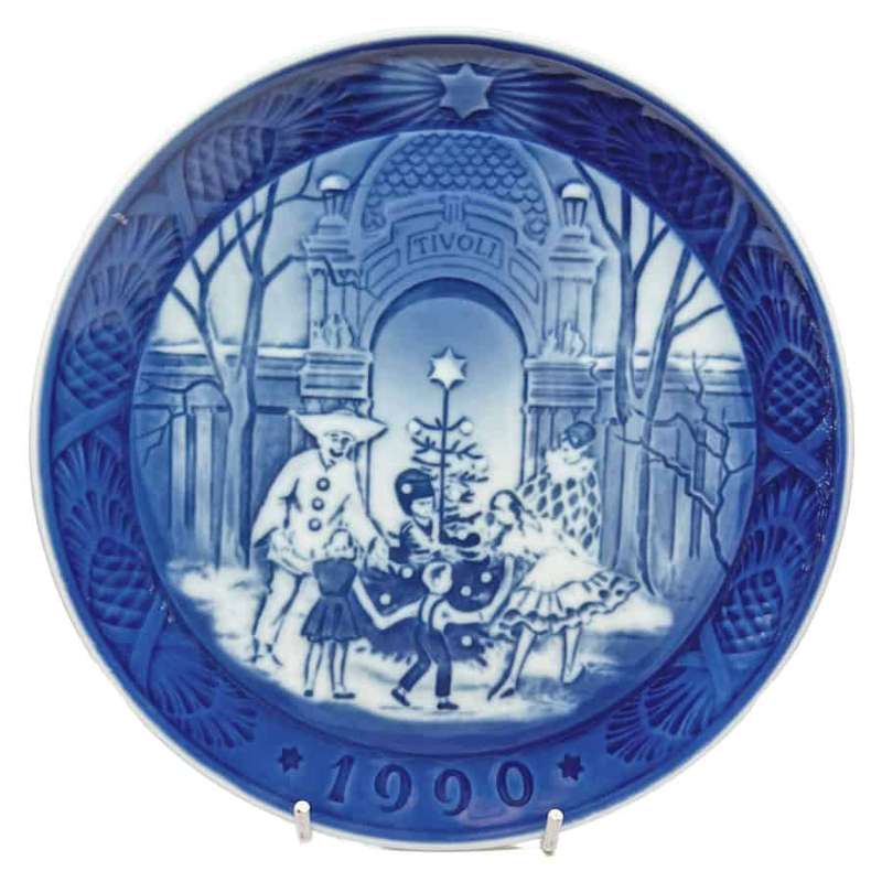 Royal Copenhagen Christmas At Tivoli Plate 1990
