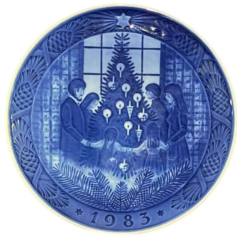 Royal Copenhagen Merry Christmas Christmas Plate 1983