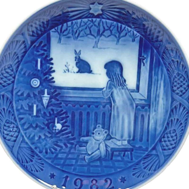 Royal Copenhagen Waiting For Christmas Plate 1982