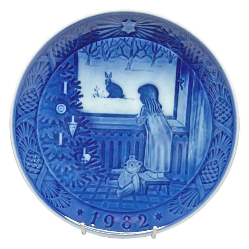 Royal Copenhagen Waiting For Christmas Plate 1982