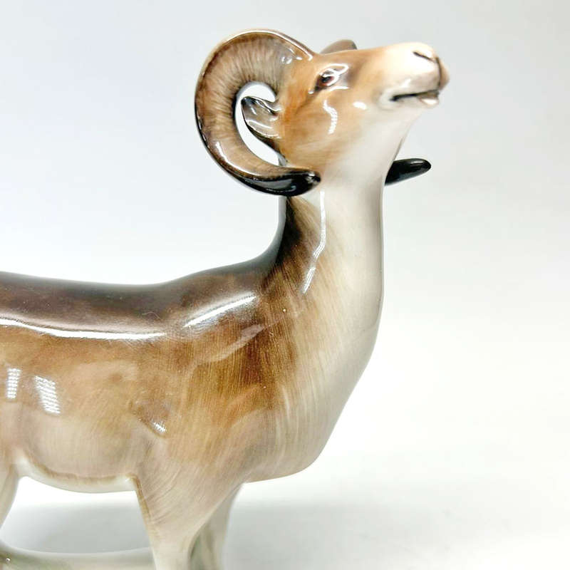 Royal Doulton Figurine Mountain Sheep HN2661
