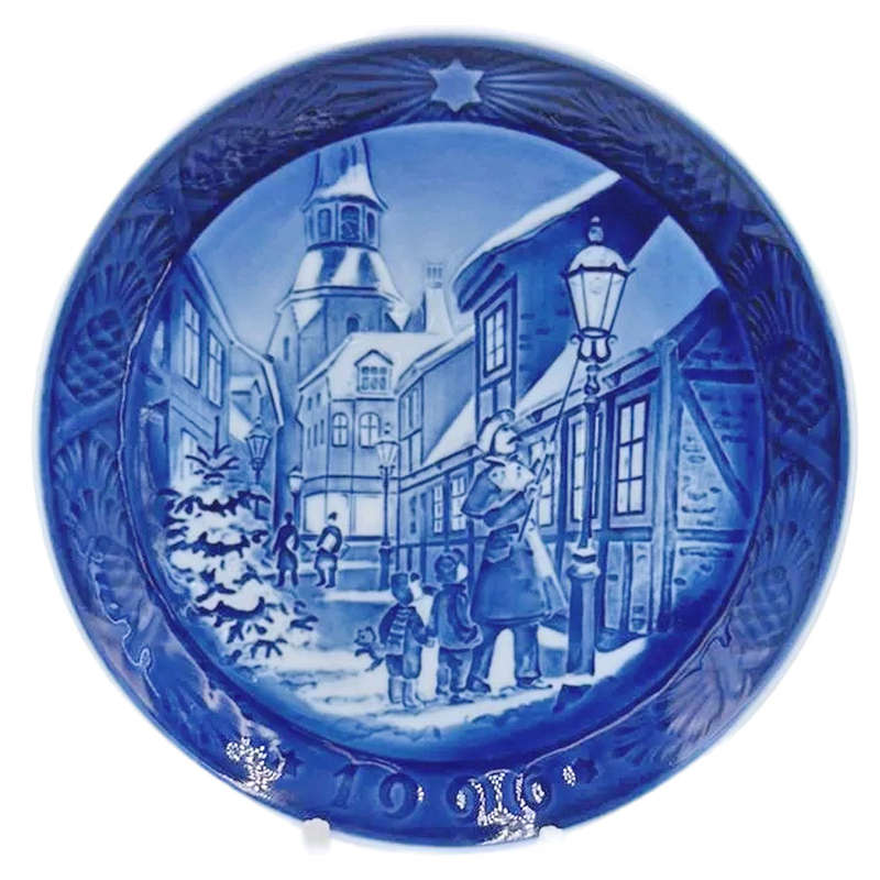 Royal Copenhagen Lighting The Lights  Christmas Plate 1996