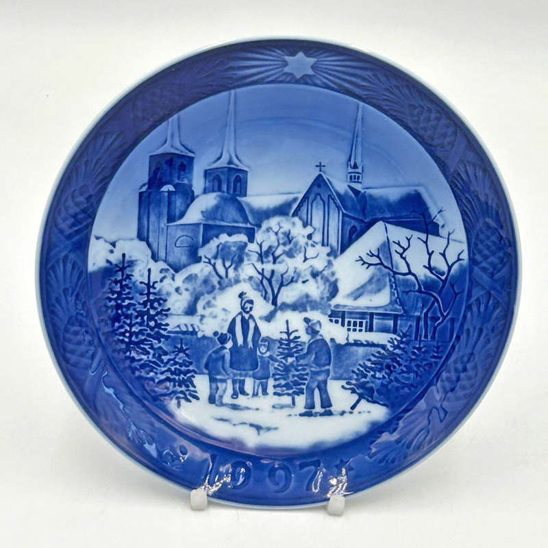 Royal Copenhagen Roskilde Cathedral Christmas Plate 1997