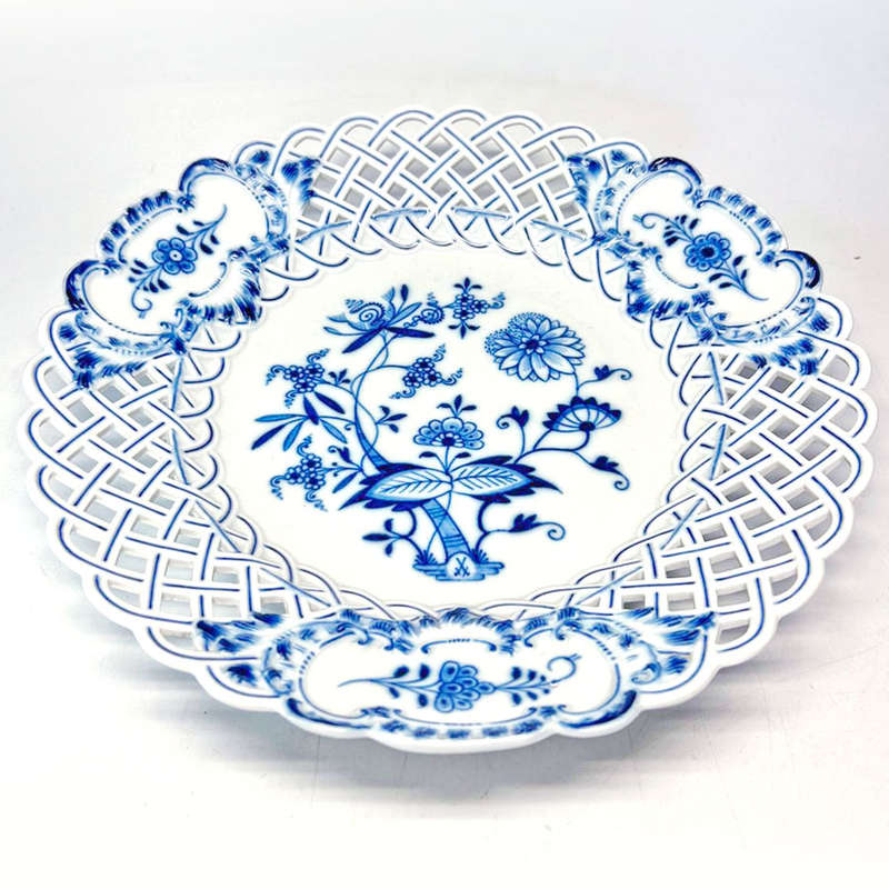 Meissen Onion Pattern Reticulated Bowl C1850