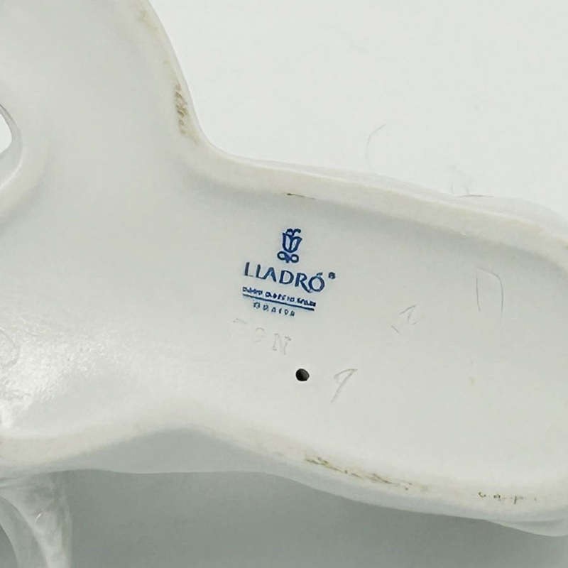 Lladro Angel Laying Down  5723