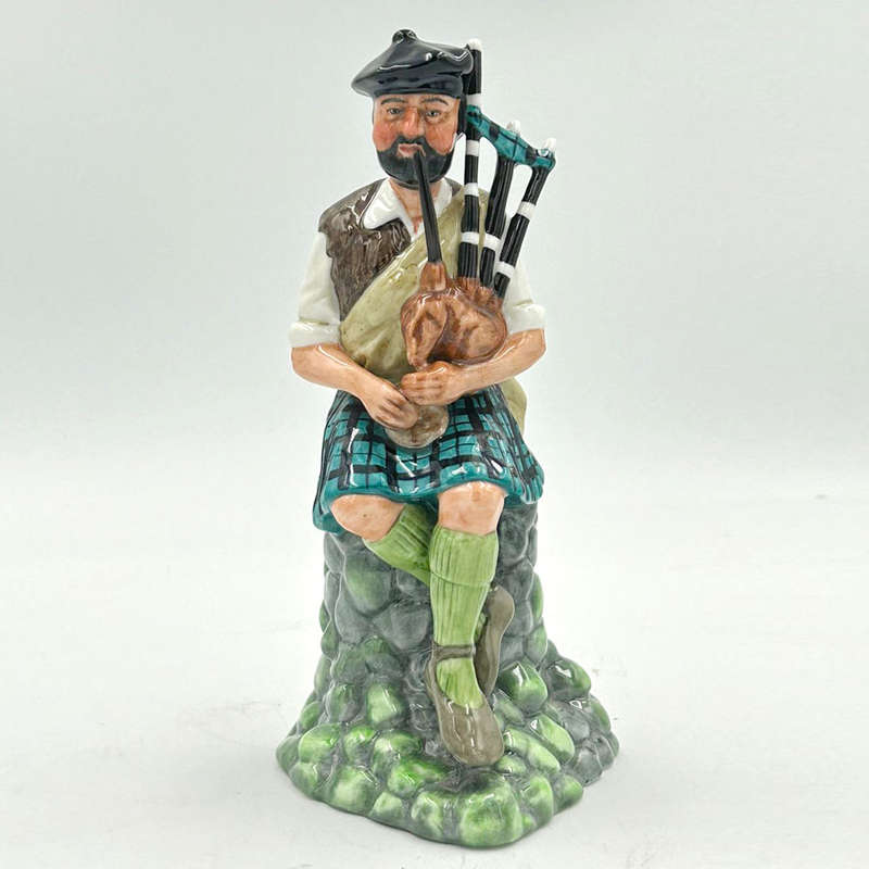 Royal Doulton Figurine The Piper HN2907