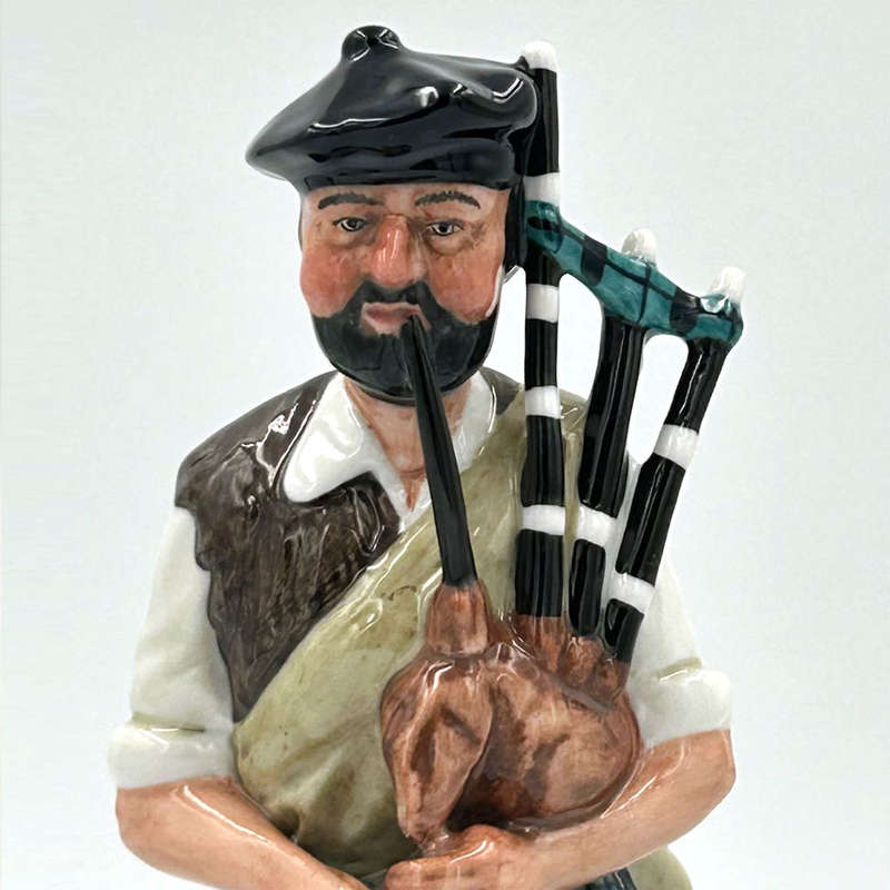 Royal Doulton Figurine The Piper HN2907