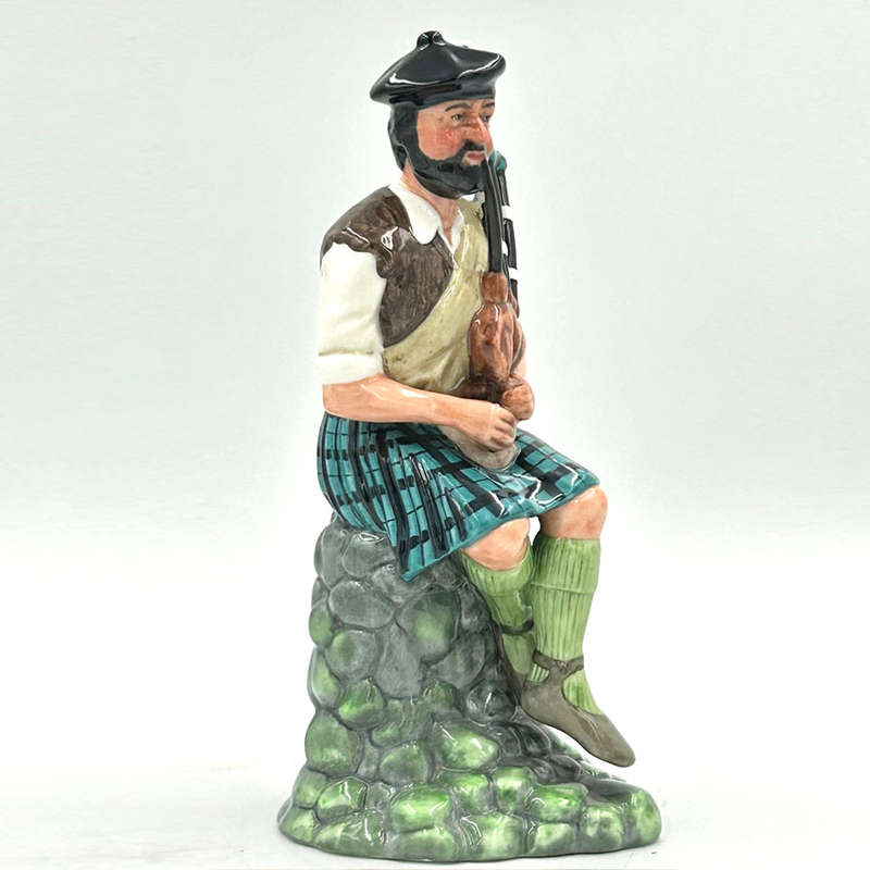 Royal Doulton Figurine The Piper HN2907