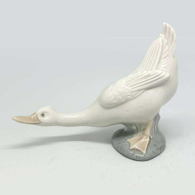 Nao Lladro Duck On Base Head Down