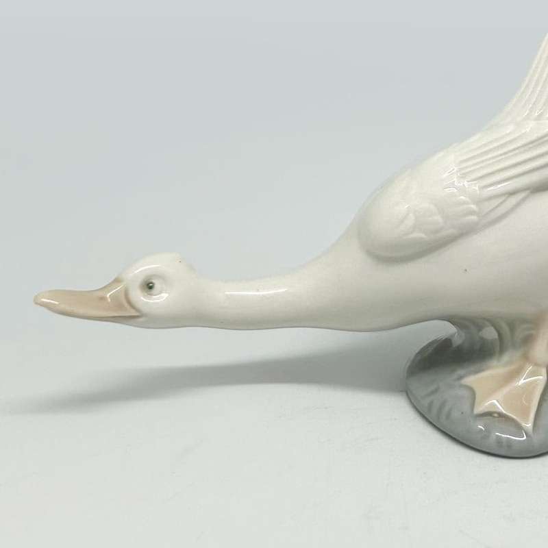 Nao Lladro Duck On Base Head Down