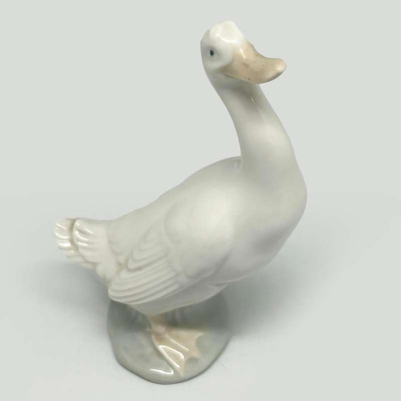 Nao Lladro Duck On Base Looking Up