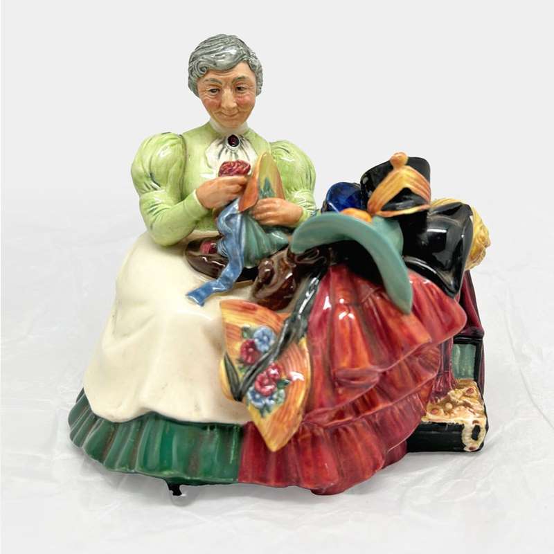 Royal Doulton Figurine Wardrobe Mistress HN2145