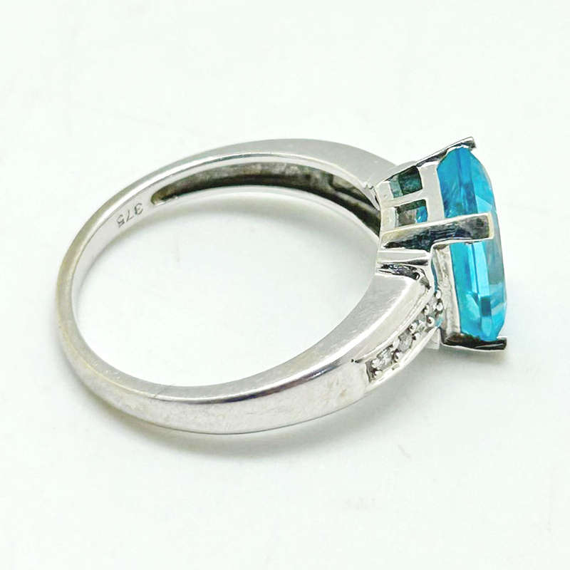 Topaz 9ct White Gold Cocktail Ring