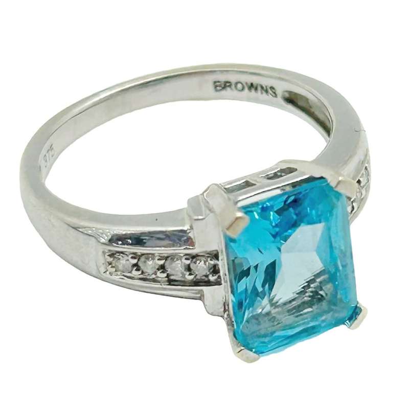Topaz 9ct White Gold Cocktail Ring