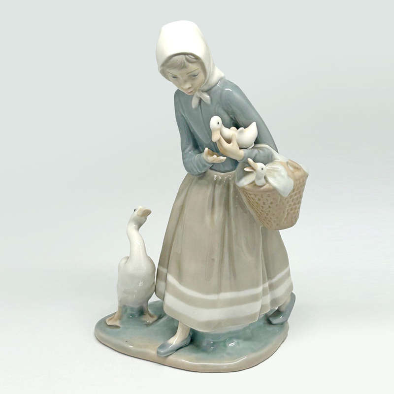 Lladro Figurine Girl With Baby Ducklings and  The Mother Duck