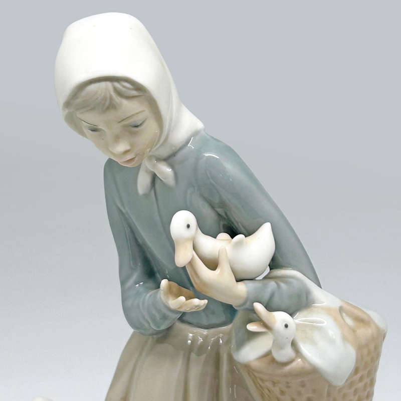 Lladro Figurine Girl With Baby Ducklings and  The Mother Duck