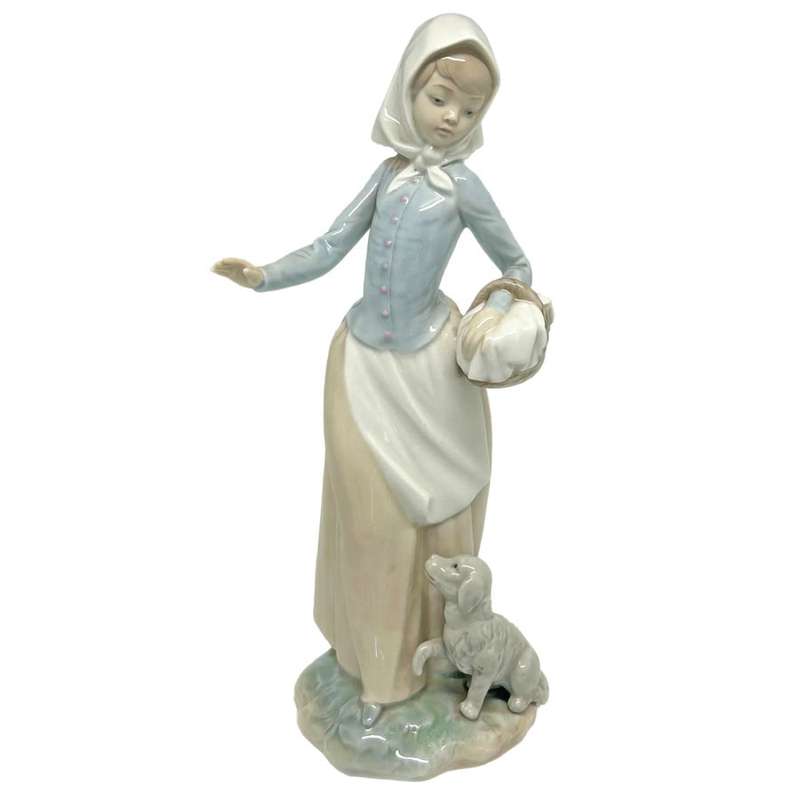 Nao Lladro  Figurine Girl Walking A Puppy