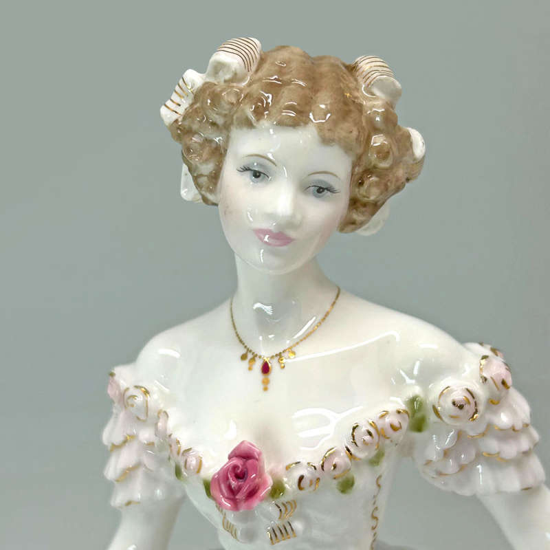 Royal Worcester Figurine Sweetest Valentine