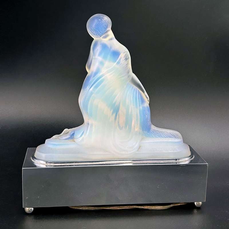Art Deco Opalescent Glass Etling Figural Lamp Of A lady And Dog