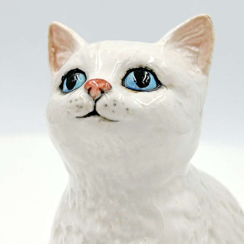 Beswick Persian Seated Blue Eyed Kitten