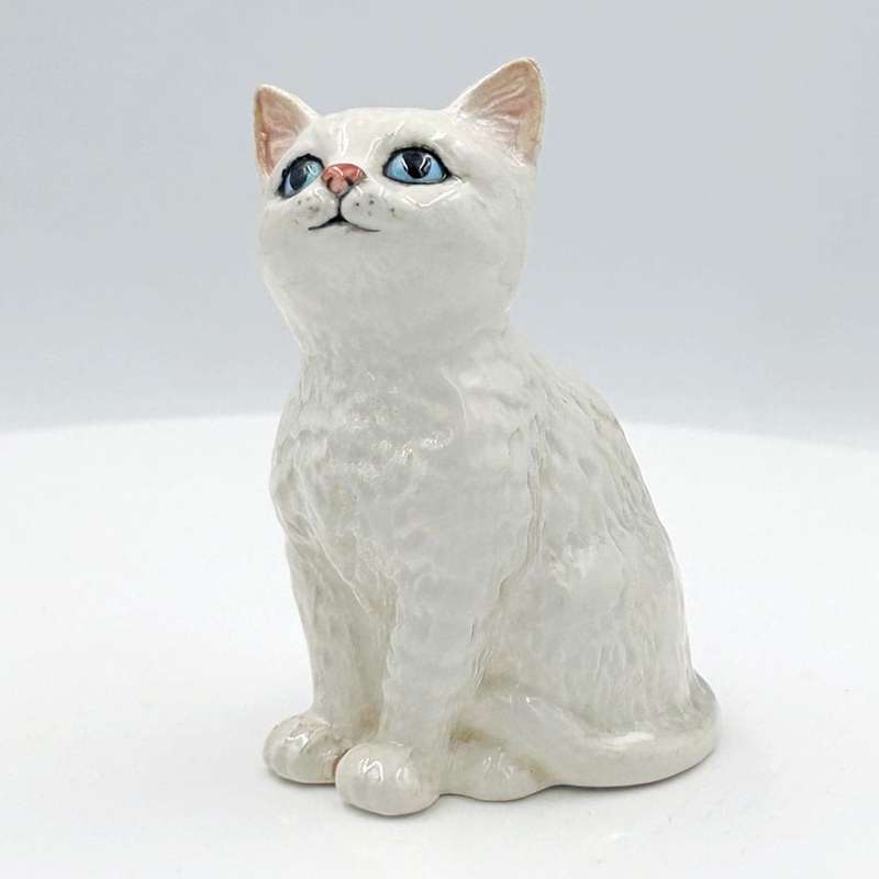 Beswick Persian Seated Blue Eyed Kitten