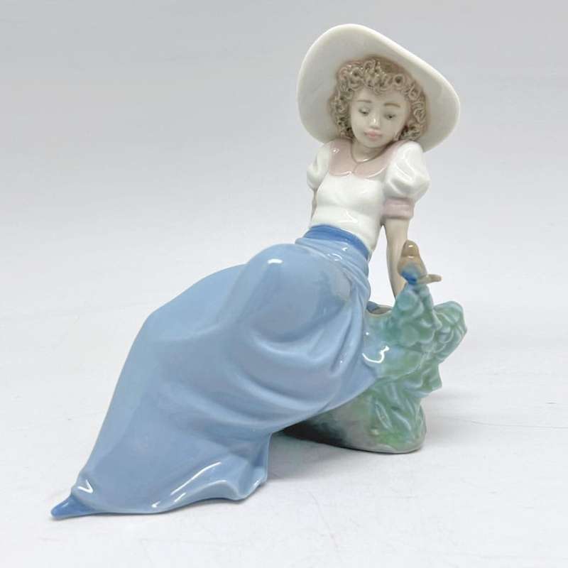 Nao Lladro Girl With Bird