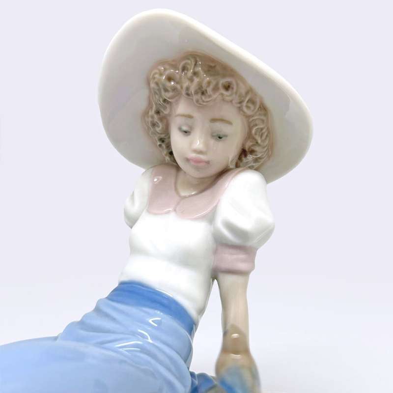 Nao Lladro Girl With Bird