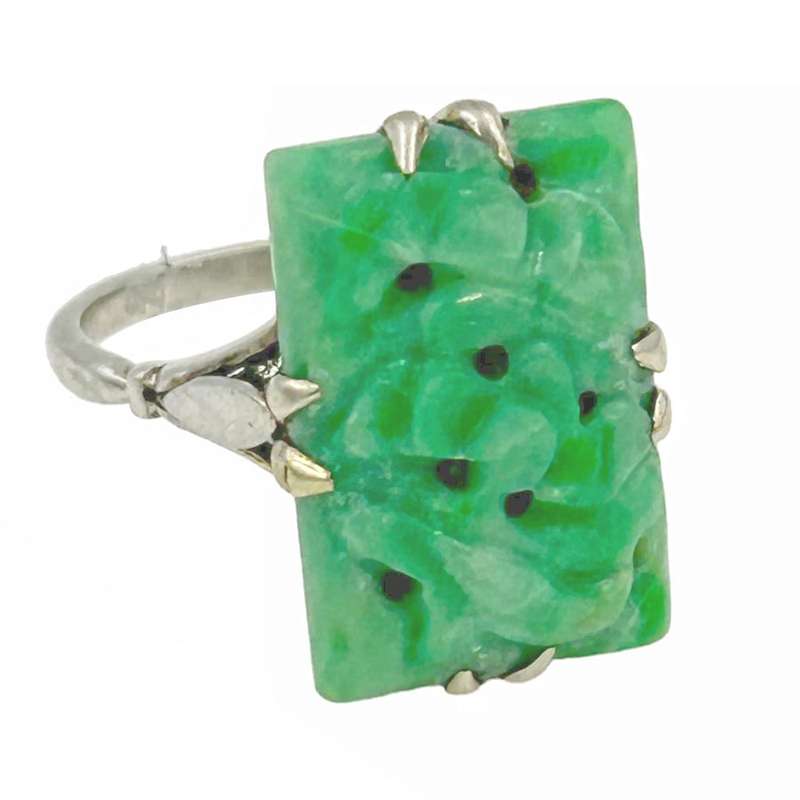 18ct White Gold Ring Set With Carved Jade