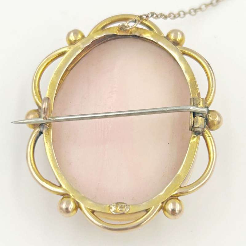 9ct Gold Coral  Cameo Carved Brooch Of A Lady