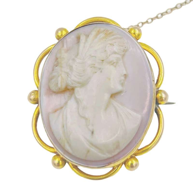 9ct Gold Coral  Cameo Carved Brooch Of A Lady