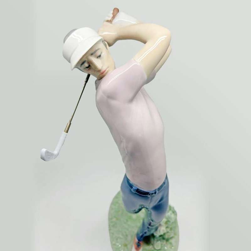Lladro Male Golfer 6032 On The Green