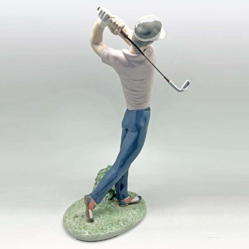Lladro Male Golfer 6032 On The Green